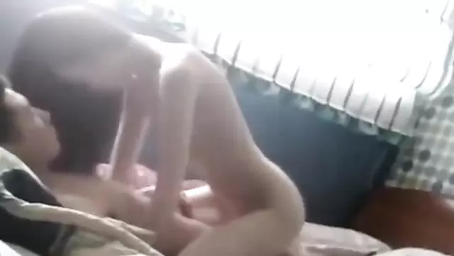 Красиво трахает узбечку с самого утра