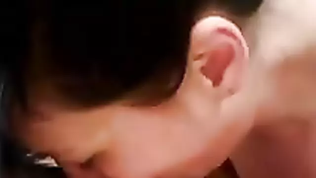Женщина нежно сосет хер узбека